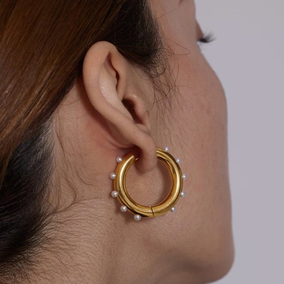 Vintage 18K Gold Hoop Earrings With Imitation Pearls - Picture 11 of 13